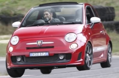 2017 Abarth 595C Convertible (base) 2017 Abarth 595C Convertible (base)