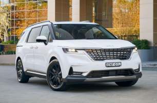 Hyundai Santa Fe vs Kia Carnival | CarsGuide