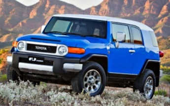 Explore the 2012 Toyota FJ Cruiser Range