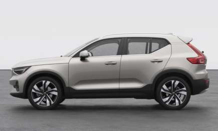 2024 Volvo XC40 SUV Plus B4