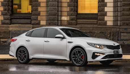 2018 Kia Optima Sedan GT NAV (red Leather)