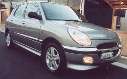 Daihatsu sirion 2002