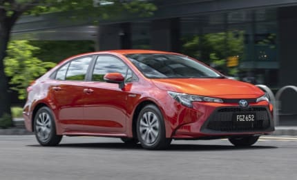 2021 Toyota Corolla Sedan Ascent Sport + Navigation