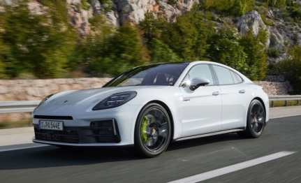 2023 Porsche Panamera Sedan 4 E-Hybrid Executive