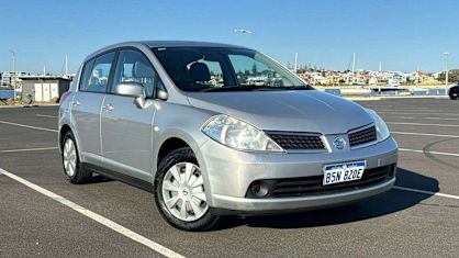 2009 Nissan Tiida ST