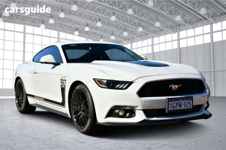 White 2017 Ford Mustang Coupe Fastback GT 5.0 V8