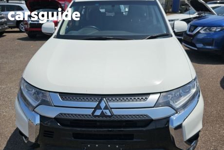 White 2019 Mitsubishi Outlander Wagon ES 7 Seat (awd)