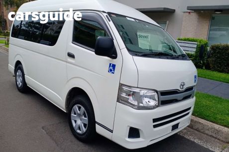 2011 Toyota HiAce Commercial