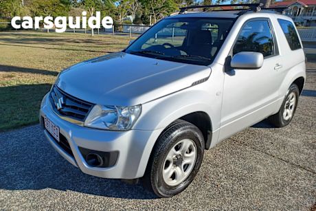 Silver 2013 Suzuki Grand Vitara Wagon (4X4)