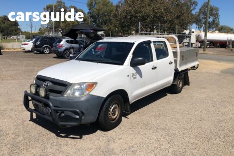 White 2006 Toyota Hilux Dual Cab Pick-up Workmate
