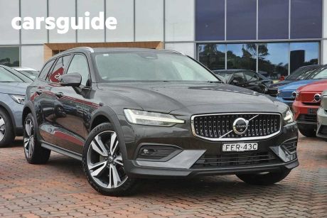 Grey 2023 Volvo V60 Cross Country Wagon Ultimate B5 Geartronic AWD Bright