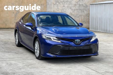 Blue 2018 Toyota Camry Sedan Ascent (hybrid)