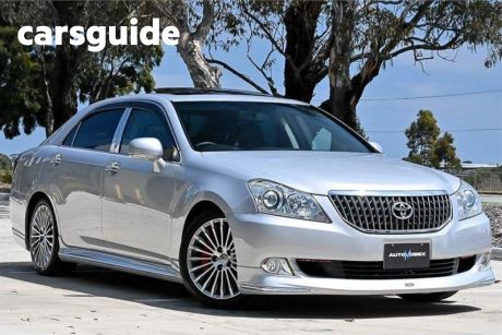 Silver 2009 Toyota Crown OtherCar URS206