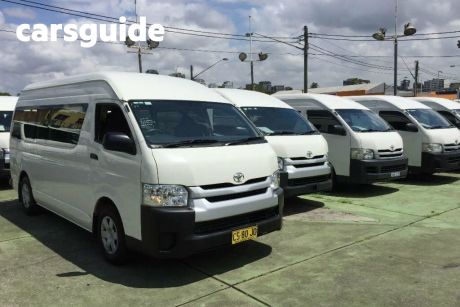 White 2018 Toyota HiAce Bus Commuter (12 Seats)