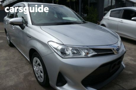 Silver 2018 Toyota Corolla Sedan Axio (hybrid)