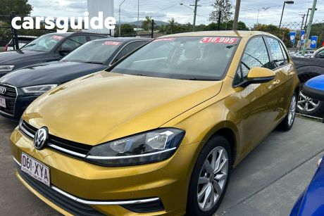 Gold 2017 Volkswagen Golf Hatchback 110 TSI Comfortline