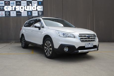 White 2017 Subaru Outback Wagon 2.5I