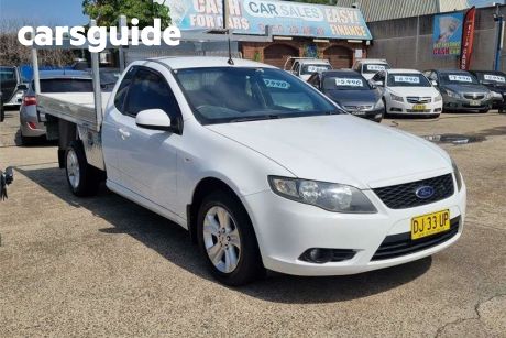 White 2010 Ford Falcon Cab Chassis R6
