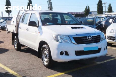 White 2015 Toyota Hilux Dual Cab Pick-up SR