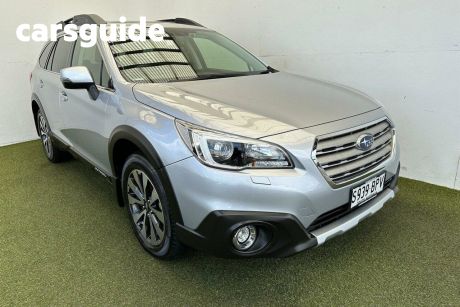 Silver 2017 Subaru Outback Wagon 2.5I Premium