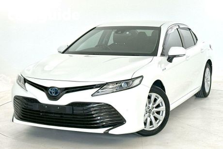 White 2019 Toyota Camry Sedan Ascent (hybrid)