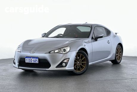 Silver 2015 Toyota 86 Coupe GT
