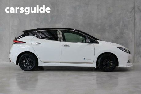White 2018 Nissan Leaf Hatchback G (electric)