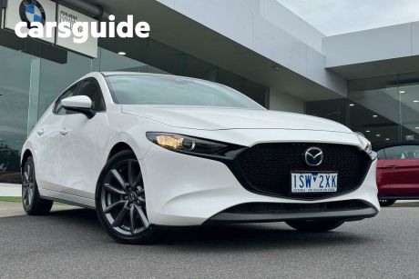 White 2021 Mazda 3 Hatchback G20 Evolve