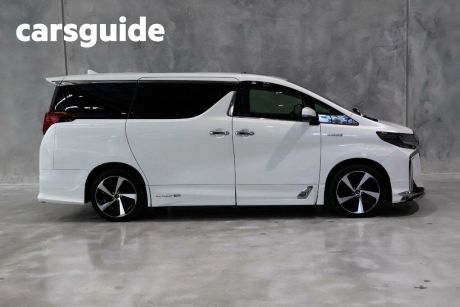 White 2018 Toyota Alphard Wagon SR (Hybrid)