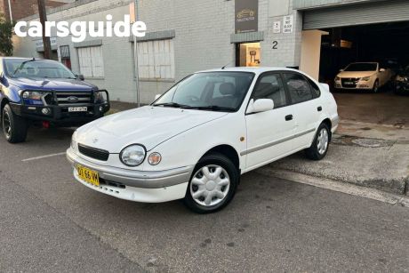 White 1999 Toyota Corolla Hatch