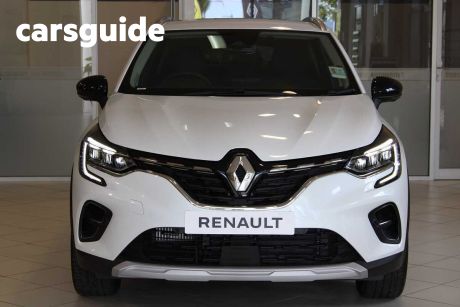 White 2022 Renault Captur Wagon Intens