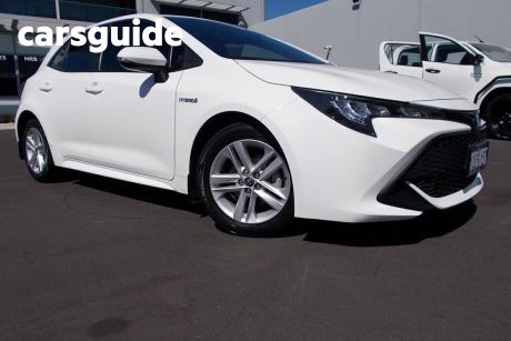 White 2018 Toyota Corolla Hatchback Ascent Sport (hybrid)
