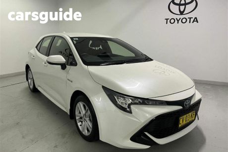 White 2019 Toyota Corolla Hatch Ascent Sport Hybrid