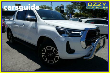 White 2022 Toyota Hilux Double Cab Pick Up SR5 (4X4)