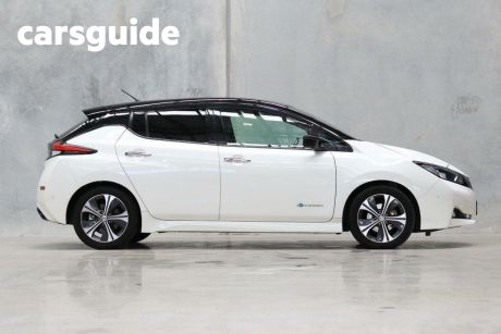 White 2018 Nissan Leaf Hatchback G (electric)