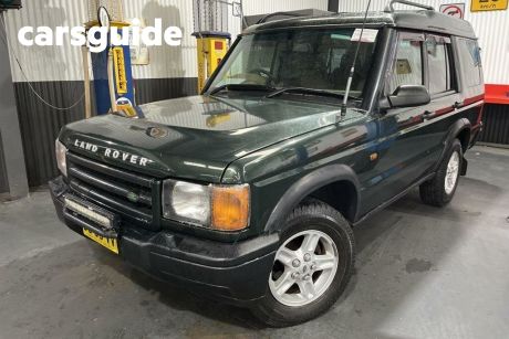 Green 2001 Land Rover Discovery Wagon TD5 (4X4)