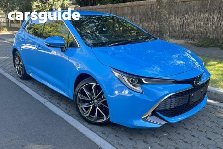 Blue 2018 Toyota Corolla Hatchback ZR