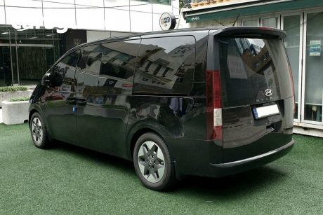 Black 2021 Hyundai Staria Wagon