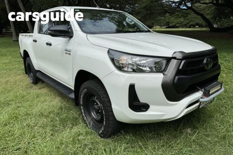 White 2020 Toyota Hilux Double Cab Pick Up SR (4X4)
