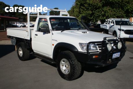 White 2006 Nissan Patrol Coil Cab Chassis DX (4X4)