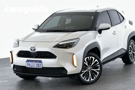 White 2021 Toyota Yaris Cross Wagon Urban Hybrid (two-Tone)