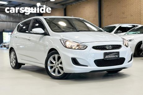 White 2018 Hyundai Accent Hatchback Sport