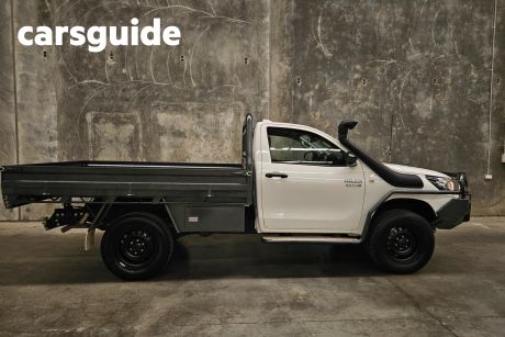 2022 Toyota Hilux Cab Chassis SR (4X4)