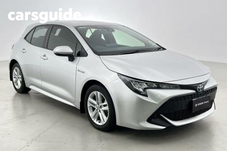 Silver 2018 Toyota Corolla Hatchback Ascent Sport (hybrid)