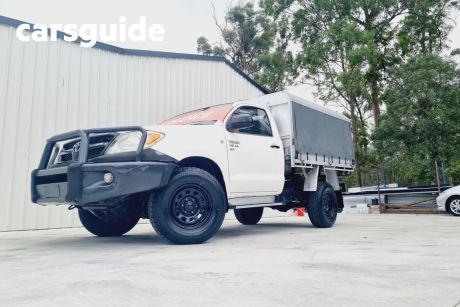 White 2005 Toyota Hilux Cab Chassis SR (4X4)