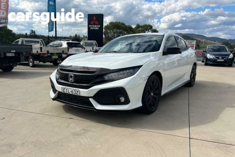 White 2018 Honda Civic Hatchback VTI-LX