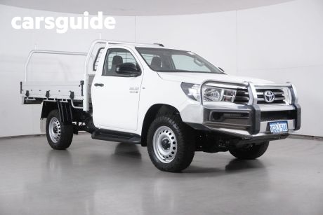 White 2018 Toyota Hilux Cab Chassis SR (4X4)