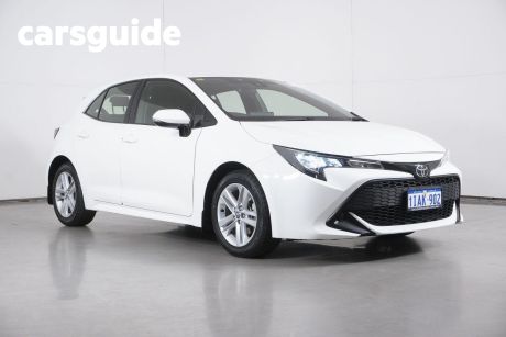 White 2018 Toyota Corolla Hatchback Ascent Sport