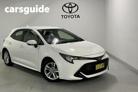 White 2019 Toyota Corolla Hatch Ascent Sport