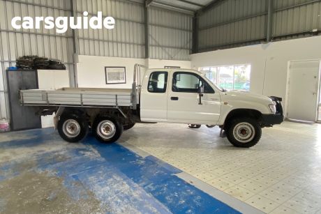 White 2003 Toyota Hilux Cab Chassis (4X4)